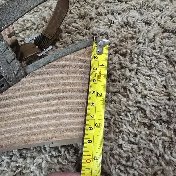 "Report" Olive Green Wedge Shoes with Stylish Designc, Size 8.5 - Picture 10 of 10